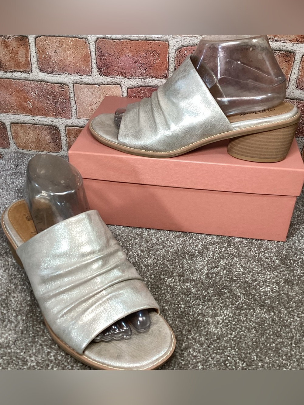 EuroSoft Corley Womens Gold slide sandals size 9